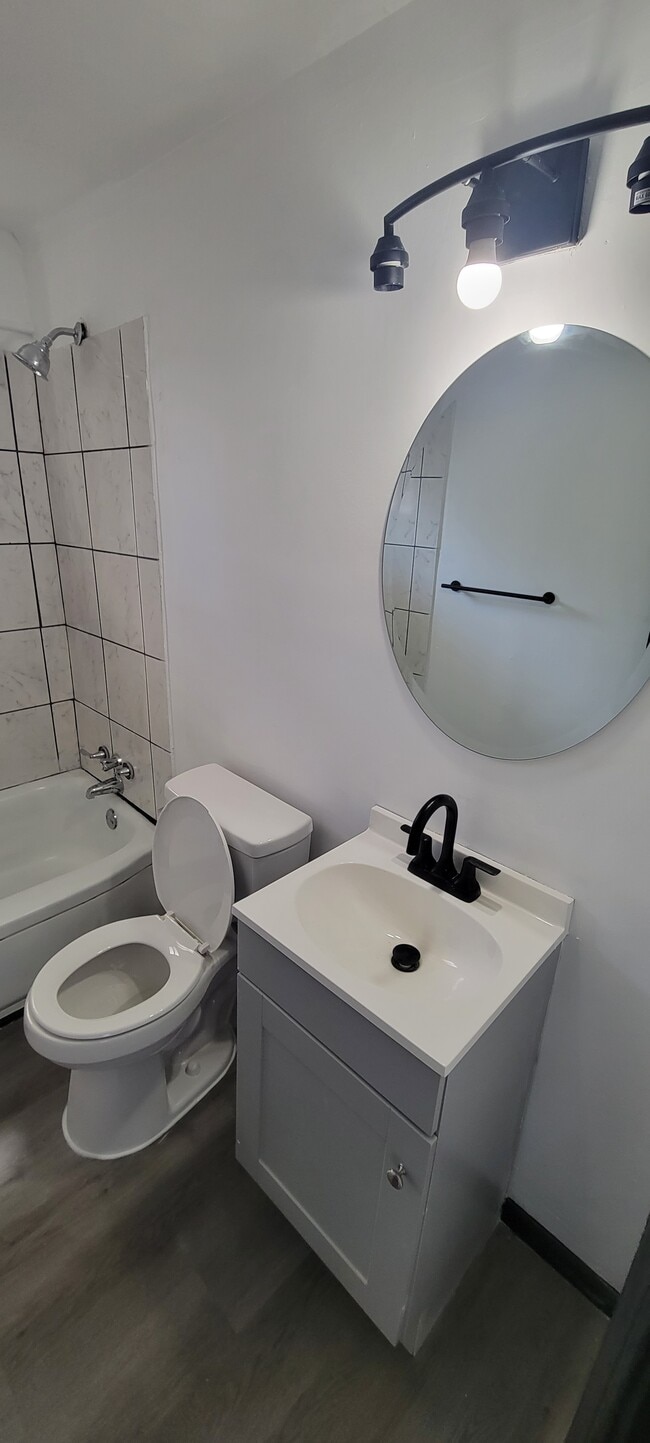 baño - 1207 Colfax St