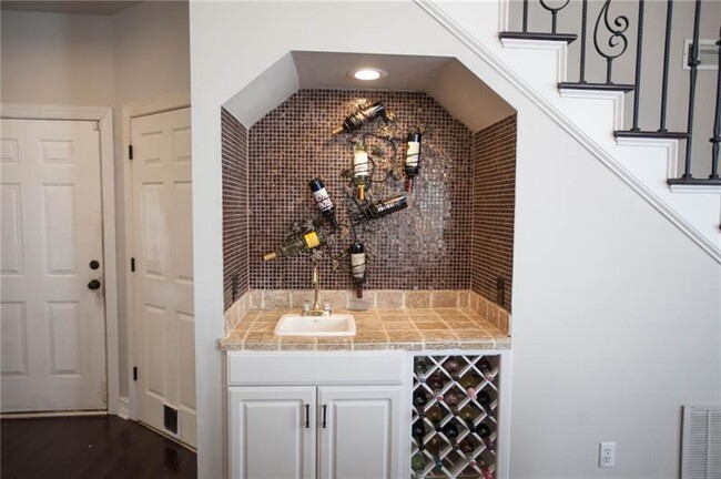 Building Photo - 225 Masters View Ct
