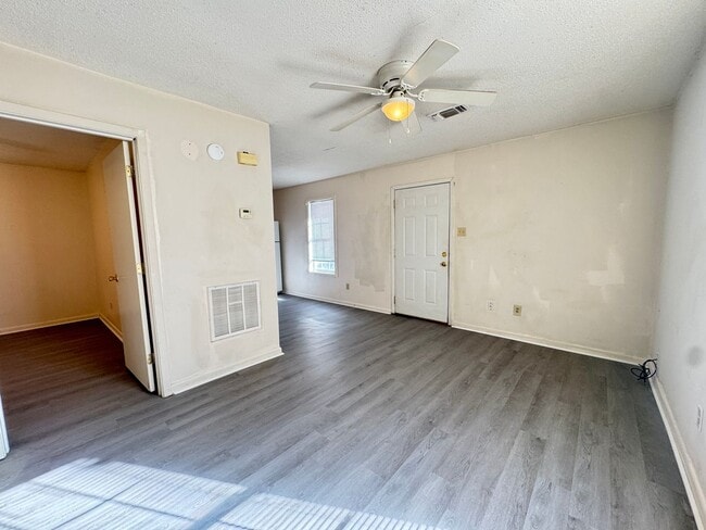 Building Photo - 2708 Kavanaugh Rd