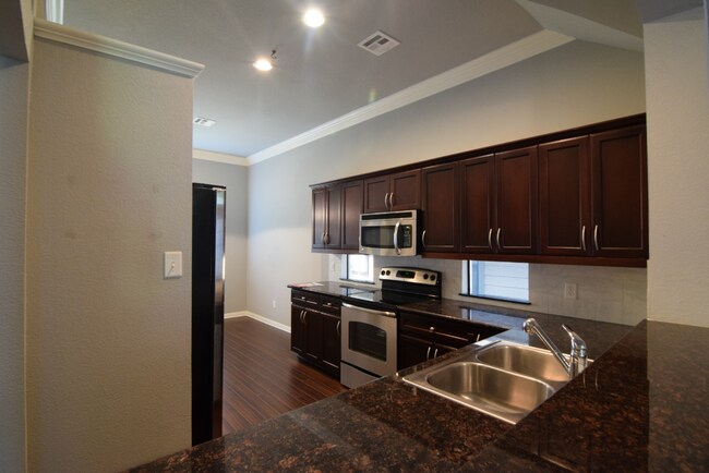 Foto del edificio - 3402 Castleton Dr