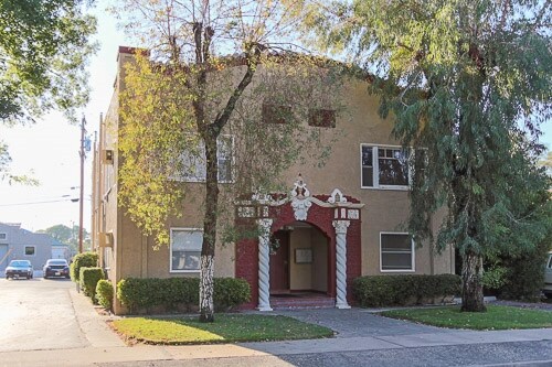 Foto del edificio - 220 N Maple Ave