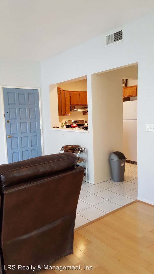 Building Photo - 23921 Del Monte Dr
