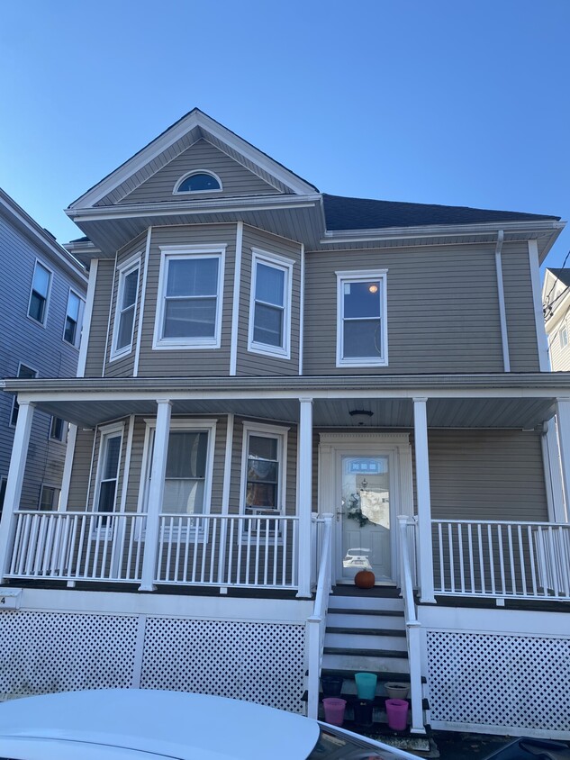 Primary Photo - 84 Sidney St