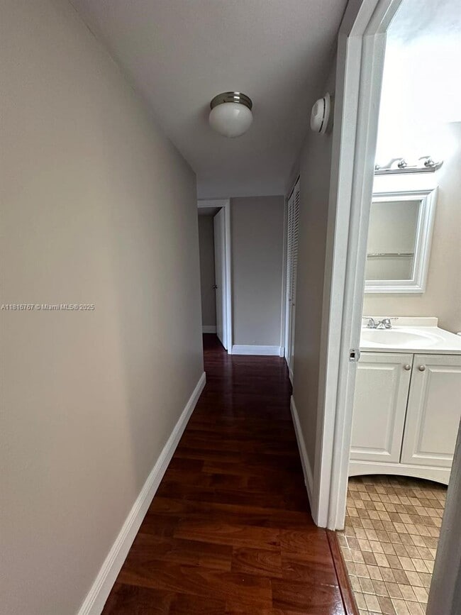 Foto del edificio - 3390 Foxcroft Rd