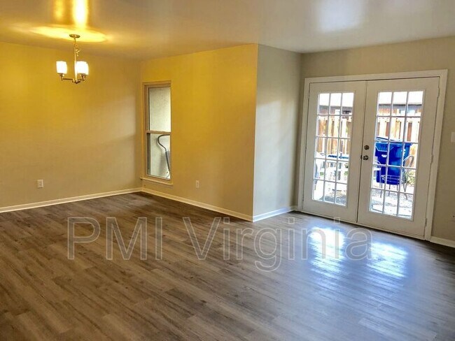Foto del edificio - 1462 E Tanners Creek Dr
