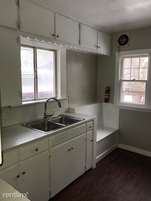 Building Photo - 3 br, 1 bath House - 222 E Grand Ave
