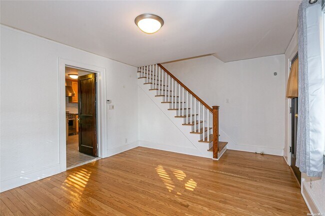 Building Photo - 11 Potters Ct