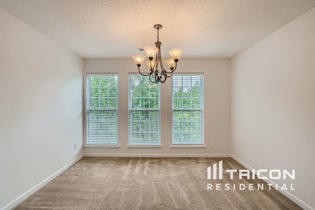 Foto del edificio - 5519 Village Ridge