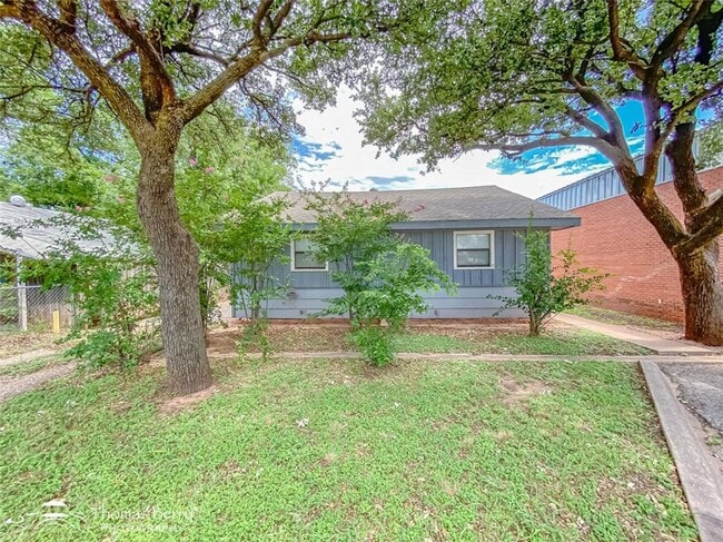 Building Photo - charming 2-bedroom, 1-bathroom