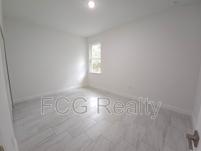Building Photo - 7968 N Hillview Cir
