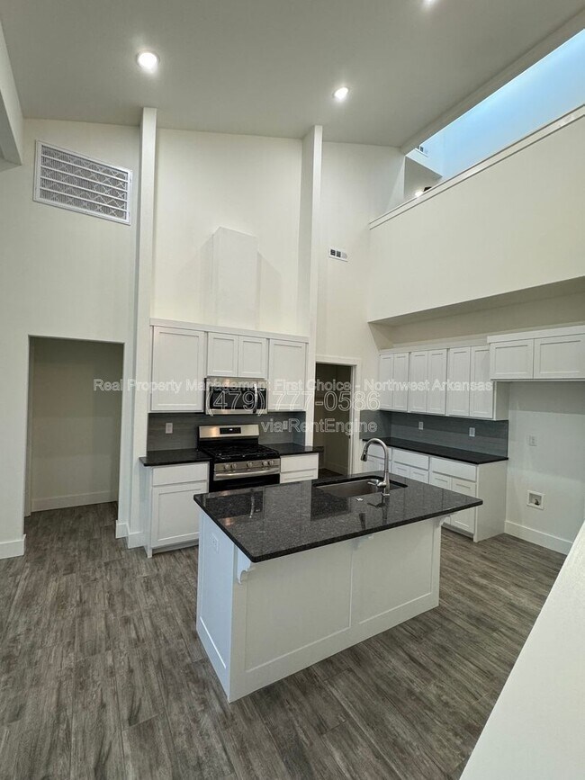 Foto del edificio - 720 Sun Meadow Dr