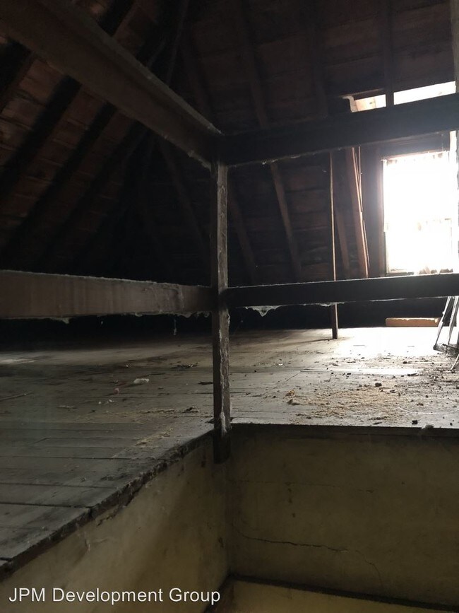 Building Photo - 3 br, 1 bath House - 27 E 2nd Ave