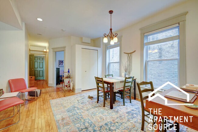 Foto del edificio - 882 N Marshfield Ave