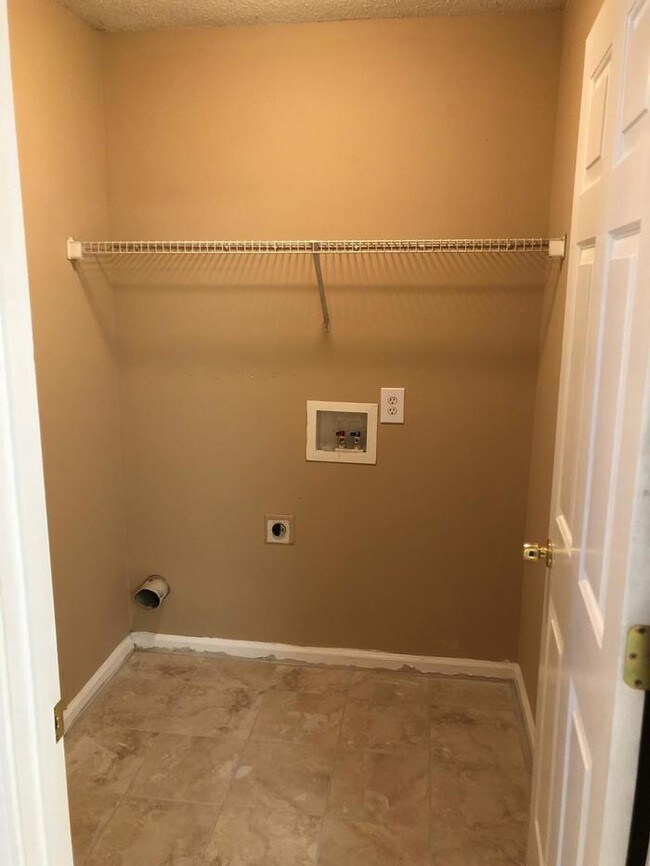 Foto del edificio - 185 Evergreen Dr