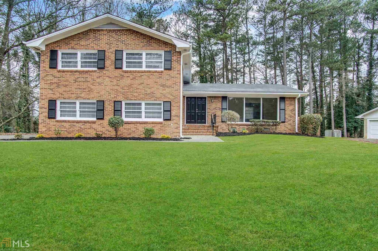 Primary Photo - 738 Laverne Dr NW