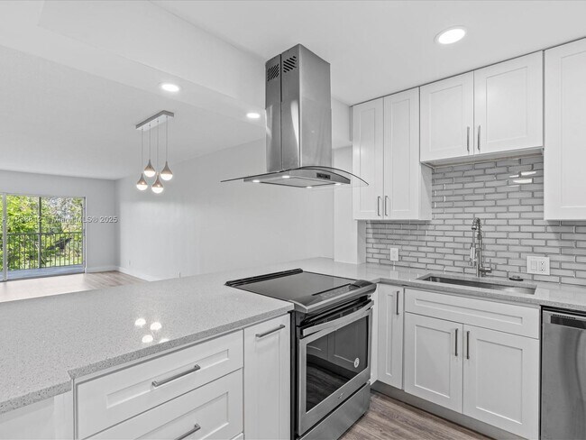 Foto del edificio - 3150 N Palm Aire Dr