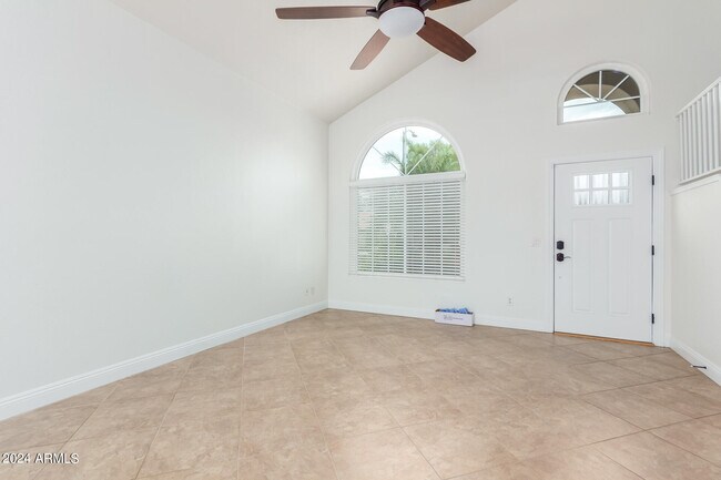 Building Photo - 7217 CREST Ln