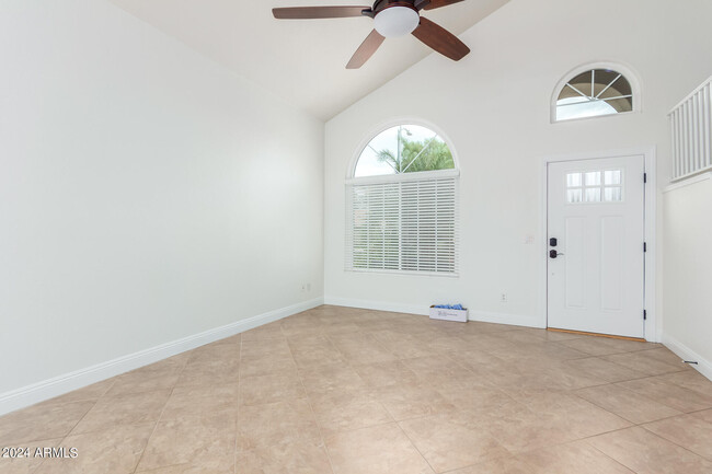Foto del edificio - 7217 W Crest Ln