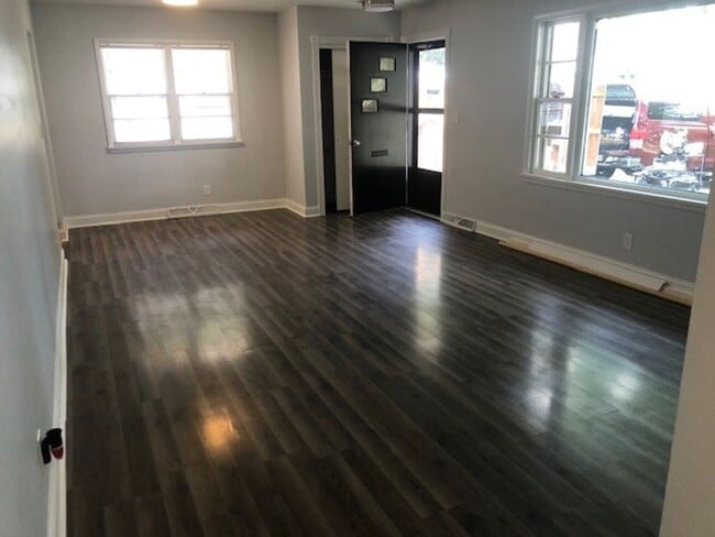 Building Photo - Remodeled 3 Bedroom Home!