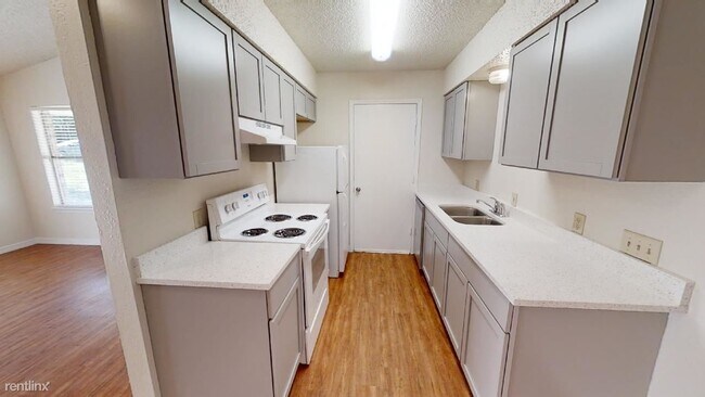 Foto del edificio - 2 br, 2 bath House - 107 Hughson Ct