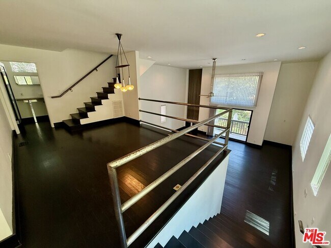 Foto del edificio - 2415 Laurel Pass Ave