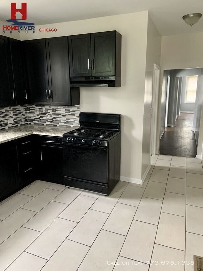 Building Photo - Modern Beauty Ready For Move-In!