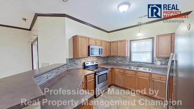 Foto del edificio - Beautiful Two Story Townhome with Lots of Storage!!