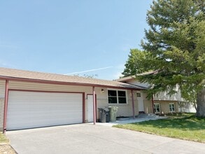 Building Photo - 2180 Westcliff Dr