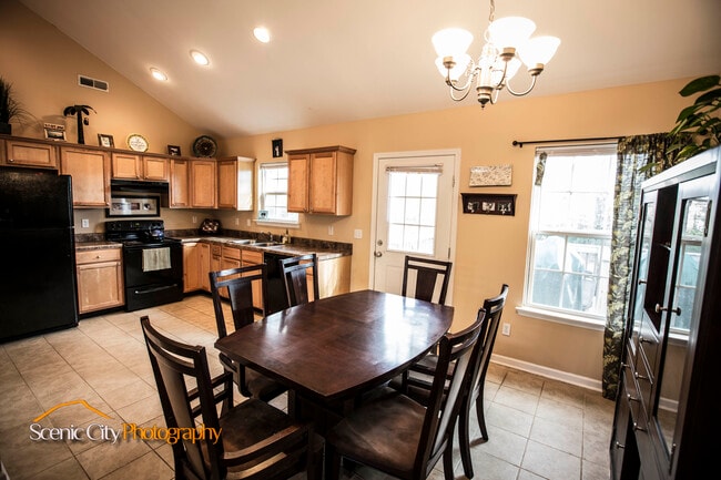 Photo - 1914 Dupont St House