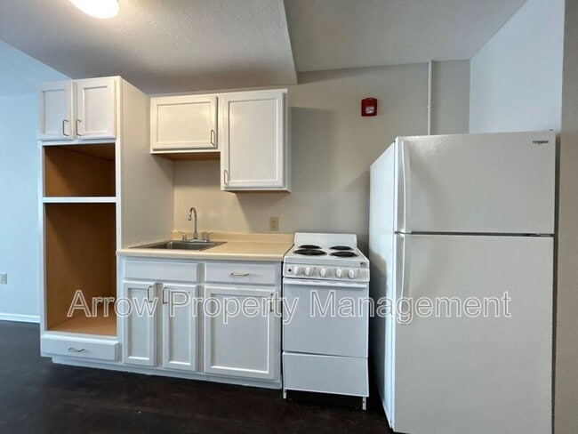 Building Photo - 150 Poppe Dr