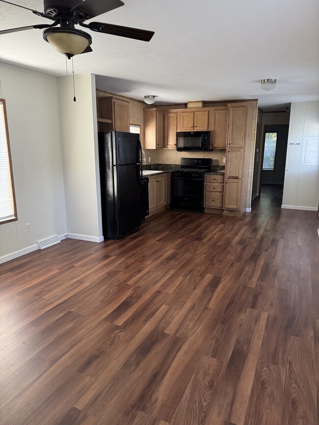 Building Photo - 16 Halfmoon Cir