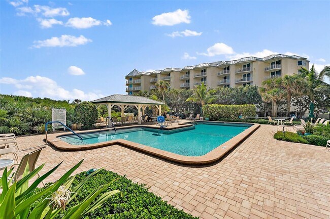 Foto del edificio - 529 NE Plantation Rd