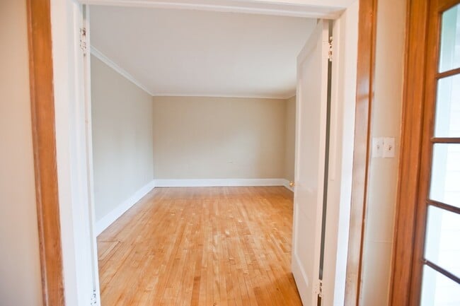 Foto del edificio - 3259 N Oakland Ave