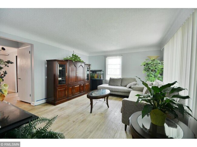 Foto del edificio - 3031 Queen Ave N