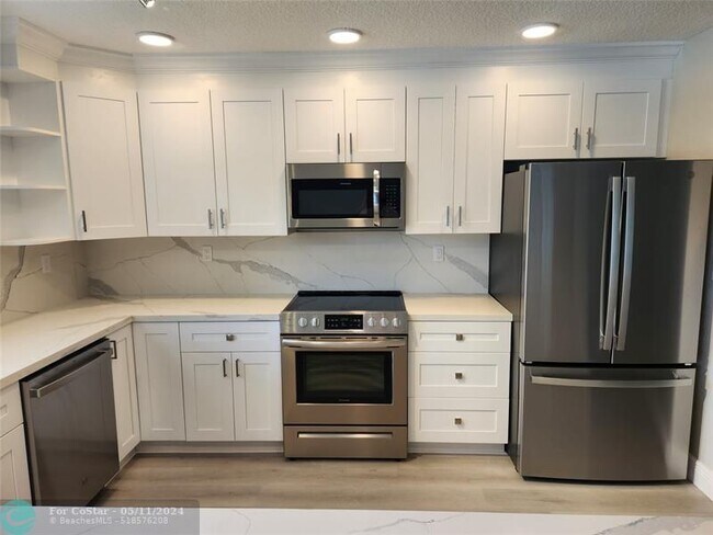 Foto del edificio - 1443 NE 56th St