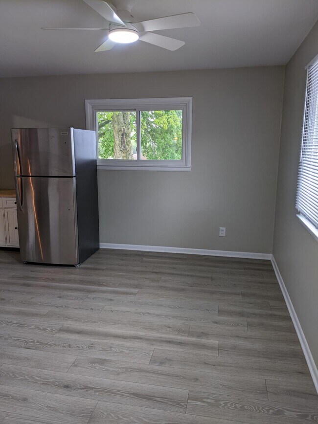 Foto del edificio - 2588 Lake Pleasant Rd S