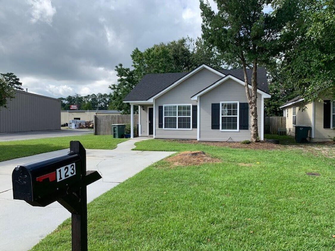 Primary Photo - Gorgeous Home in Blue Pool Subdivision.
