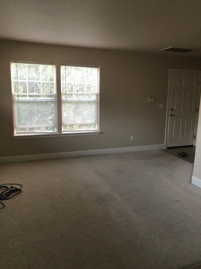 Building Photo - 647 McGinnis Cir