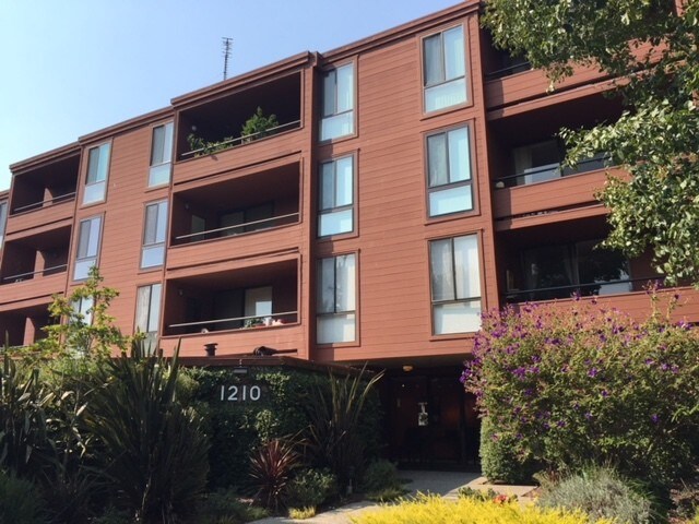 Building Photo - 1210 Bellevue Ave