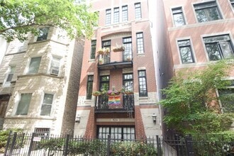 Building Photo - 824 W Buckingham Pl