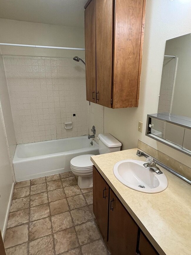 Building Photo - 464 N 500 W