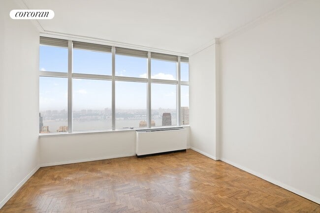 Building Photo - 160 W 66th St