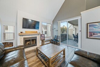 Building Photo - 2232 River Run Dr
