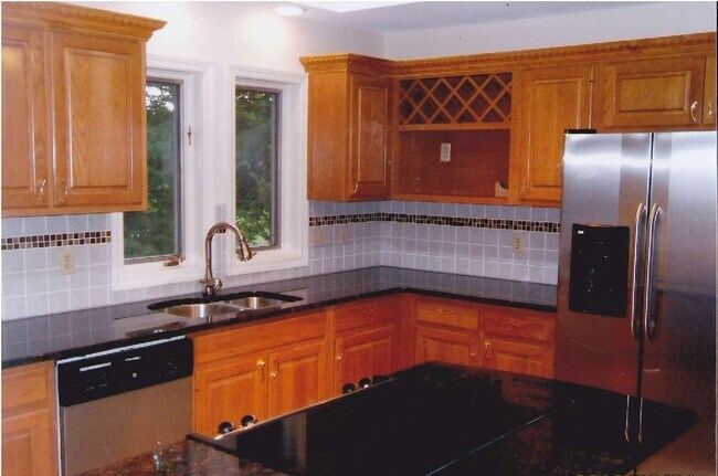 COCINA ABIERTA - 100 Winterbourne Ln