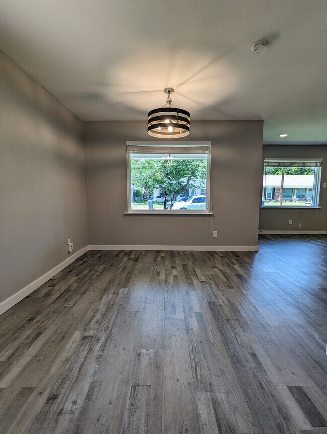 Building Photo - 10008 Olmos Dr
