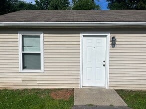 Building Photo - 708 Riviera Dr