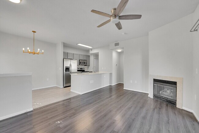 Foto del edificio - $1,850, 1 bed, 1 bath, located in Arvada w...