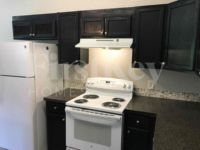 Building Photo - 5351 Sylvania Ave