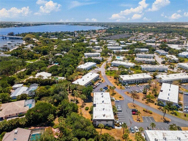 Foto del edificio - 2929 SE Ocean Blvd