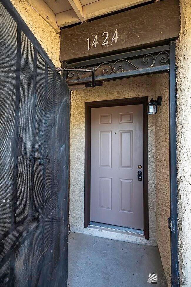 Foto del edificio - 1424 W Santa Maria Way